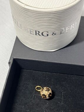 Hillberg & Berk 10 mm sparkle charm leopard. New. Gold Crystal Pavé Pendant